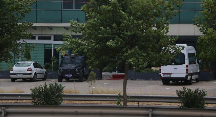 Yapım şirketleri 15 gündür polis ablukasında