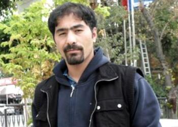 Ethem Sarısülük karanfillerle anıldı