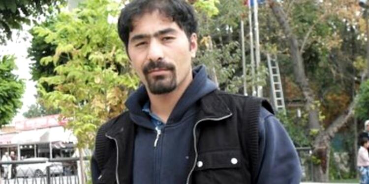 Ethem Sarısülük karanfillerle anıldı