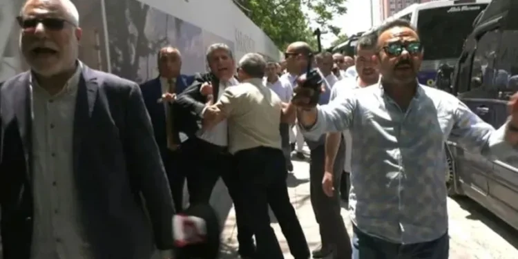 Birleşik Kamu-İş’in eylemine polis müdahalesi