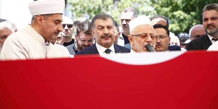 Fahrettin Koca’ya doktor Karakaya’nın cenazesinde protesto: İstifa et