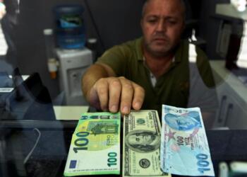 TL eriyor, döviz kurları artıyor: Dolar 17,27 seviyelerinde