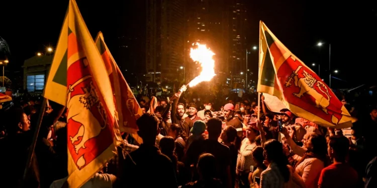 Sri Lanka Devlet Başkanı kaçtığı yerde istifasını açıkladı