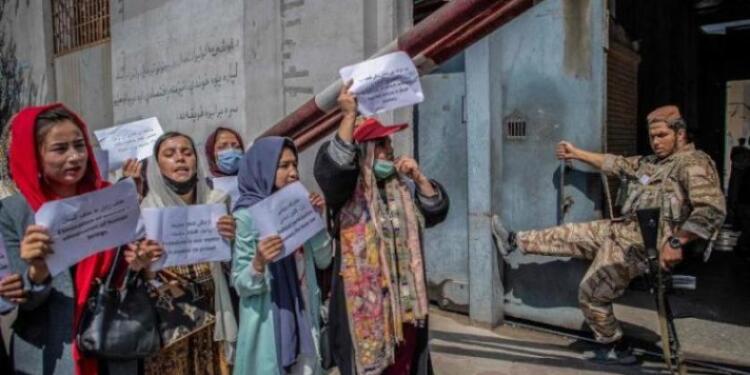 ‘Afganistan’daki kadınları savunun’