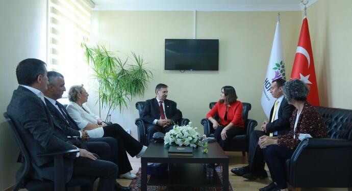Siyasi parti temsilcilerinden HDP’ye bayram ziyareti