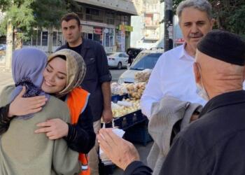 AKP’li ilçe başkanı polise parti broşürü taşıttı