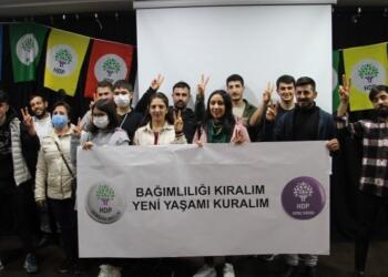 İstanbul’da HDP’li 4 genç gözaltına alındı
