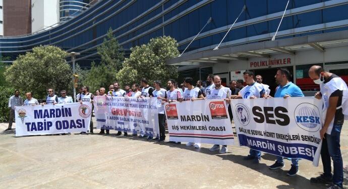 Mardin’de hekimlere uygulanan şiddet protesto edildi