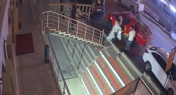 HDP binasına asılan Zaxo pankartı polis talimatıyla söküldü