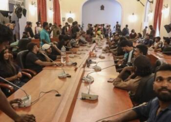 Sri Lanka’da halk istifalar gerçekleşmedikçe Saray’ı terk etmeyecek