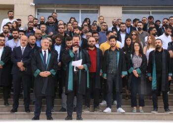 Avukatlar’dan eylem: Savunma susmadı, susmayacak