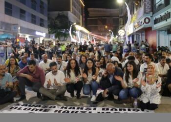 Van’da tecrit ve savaş politikalarına karşı meşaleli yürüyüş