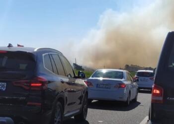Çeşme’de de yangın devam ediyor: Dikili yolu kapatıldı