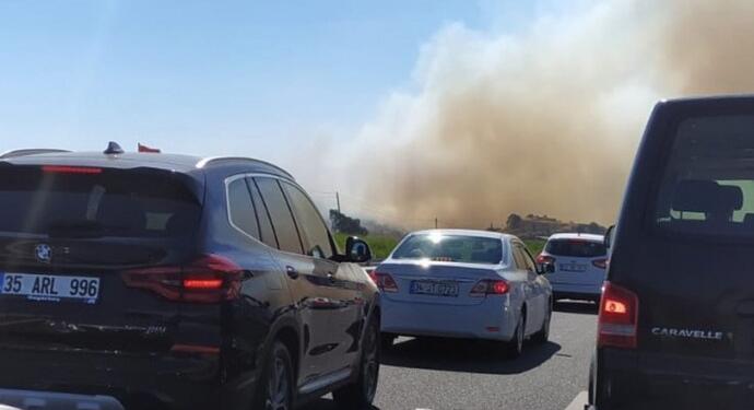 Çeşme’de de yangın devam ediyor: Dikili yolu kapatıldı