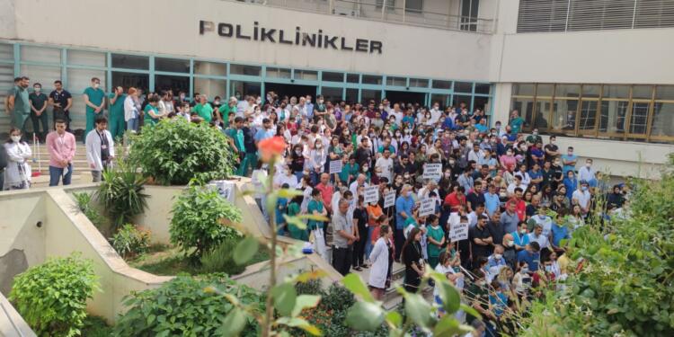 Sağlık emekçileri iş bıraktı: İstanbul’da sağlıkçılara polis şiddeti | Canlı