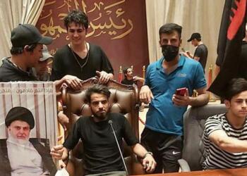 Sadr destekçileri yine Meclis’i bastı