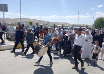 30 yıl sonra tahliye olan Babat Van’da zılgıtlarla karşılandı