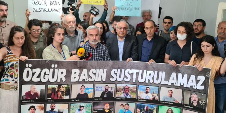 Ankara’da gözaltına alınan gazeteciler için açıklama: Gazetecilik suç değildir