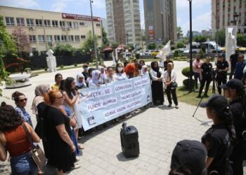 Adana Kadın Platformu’ndan protesto: Yapılan röntgenciliktir
