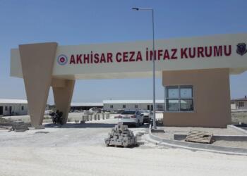 Akhisar’da tutuklulara ayakta sayım dayatması