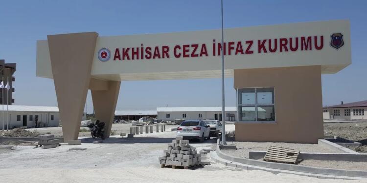 Akhisar’da tutuklulara ayakta sayım dayatması