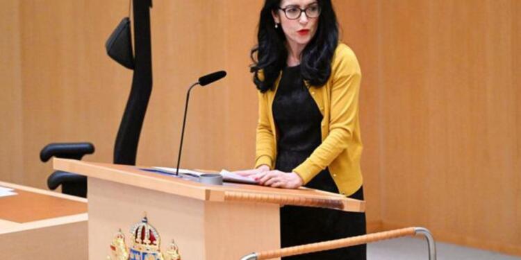 Amineh Kakabaveh: Türkiye’ye silah vermek insanlığa aykırı