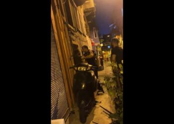 Polisten sokakta bir gence ‘ben otur dedim mi’ tokadı