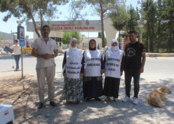 Adaletsizliğe karşı Buca Kırıklar Cezaevi önünde eylem