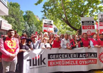 DİSK, TÜİK önünden seslendi: TÜİK gerçekleri açıkla