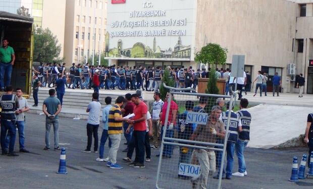 Diyarbakır kayyumu giderayak para transfer etmiş