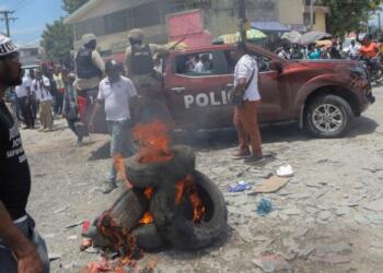 Çeteler Haiti’yi kan gölüne çevirdi