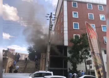 Mardin’de hastanenin yanındaki trafo patladı: Hastalar tahliye ediliyor
