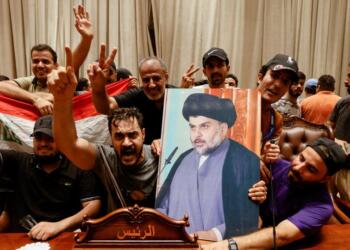 Sadr yanlıları Irak Meclis’ini bastı