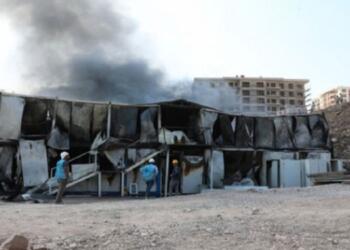 İzmir’de işçilerin kaldığı konteynerler yandı