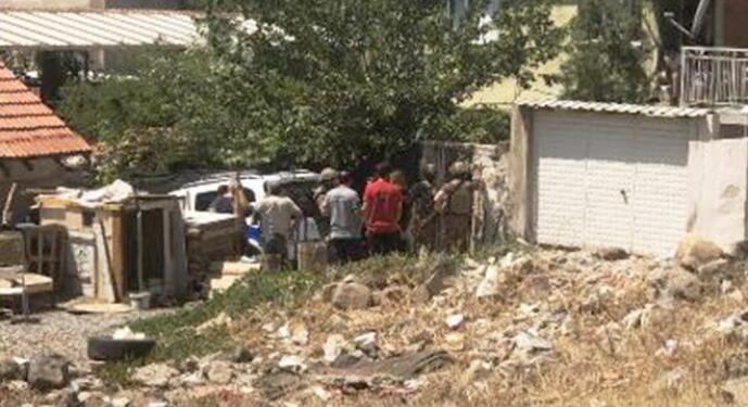 Boşanmak isteyen kadını 4 saat rehin tuttu