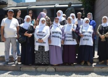 İzmir Adalet Nöbeti: Savaş politikalarından vazgeçilsin