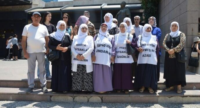 İzmir Adalet Nöbeti: Savaş politikalarından vazgeçilsin