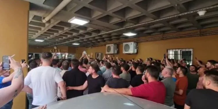 Kuyumcukent’te esnaf zamlara karşı eylem yaptı