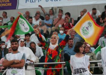 Tutuklu kadın siyasilerden kongreye mesaj: Nice barajı yıktık, yine yıkarız