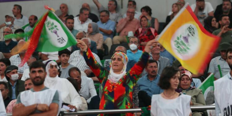 Tutuklu kadın siyasilerden kongreye mesaj: Nice barajı yıktık, yine yıkarız
