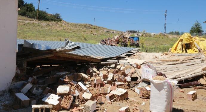 AKP’li Keçiören Belediyesi Kürtlerin ahır ve bahçeleri yıktı