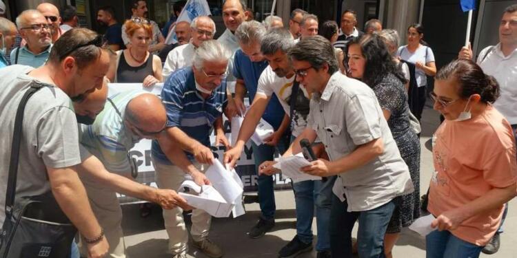 Kamu emekçileri ‘insanca yaşam’ için bordro yaktı