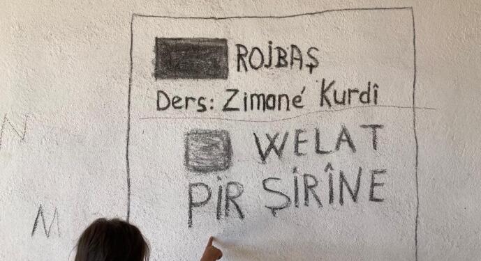 Siyasetçi Mahmut Alınak evinde Kürtçe derslik açtı