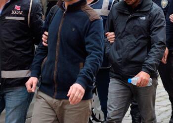 Manisa’da ev baskınları: 4 kişi gözaltına alındı