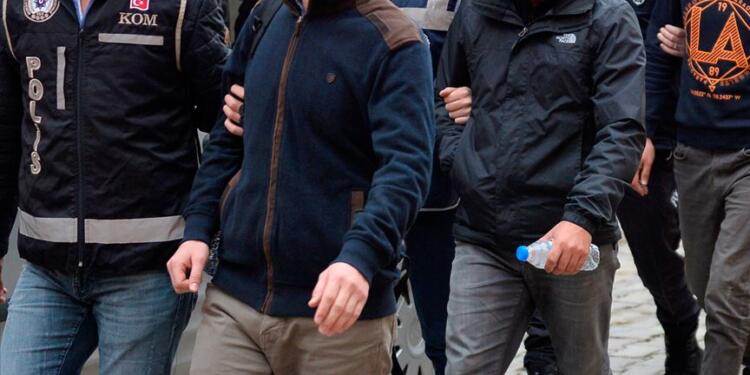 Manisa’da ev baskınları: 4 kişi gözaltına alındı