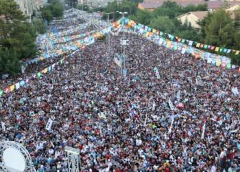 Diyarbakır ve İstanbul’da ‘Çözüm Biz’de’ mitingleri