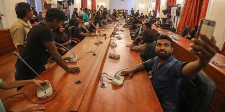 Sri Lanka cumhurbaşkanı istifa mektubunu imzaladı