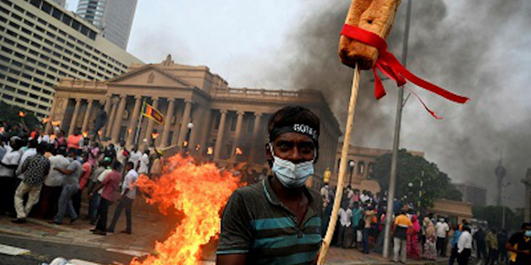 Sarayların basıldığı Sri Lanka’nın başkanı Ranil Wickremesinghe oldu