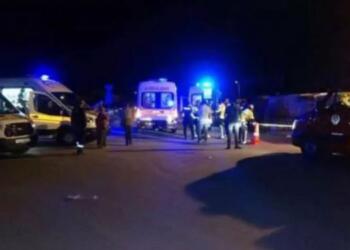 Mevsimlik işçileri taşıyan minibüs devrildi: Bir işçi yaşamını yitirdi