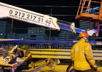 TEM’de çalışma yapan işçilere araç çarptı: 2 ölü, 5 yaralı